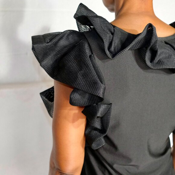 Gracia - Black Knit Blouse with Oversized Ruffle - Size Large - Picture 6 of 10